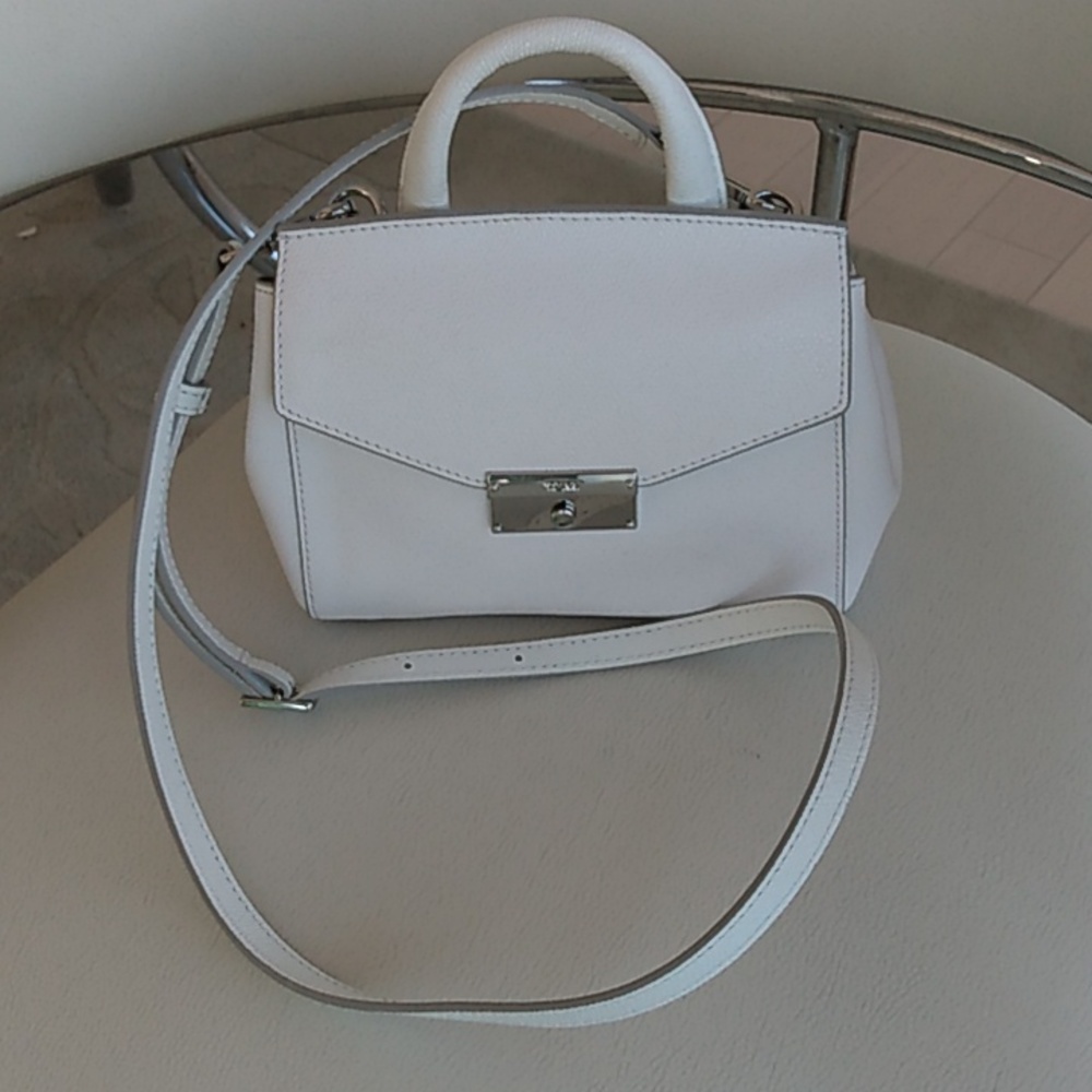 🛍️Tumi leather crossbody. EUC - Picture 4 of 13